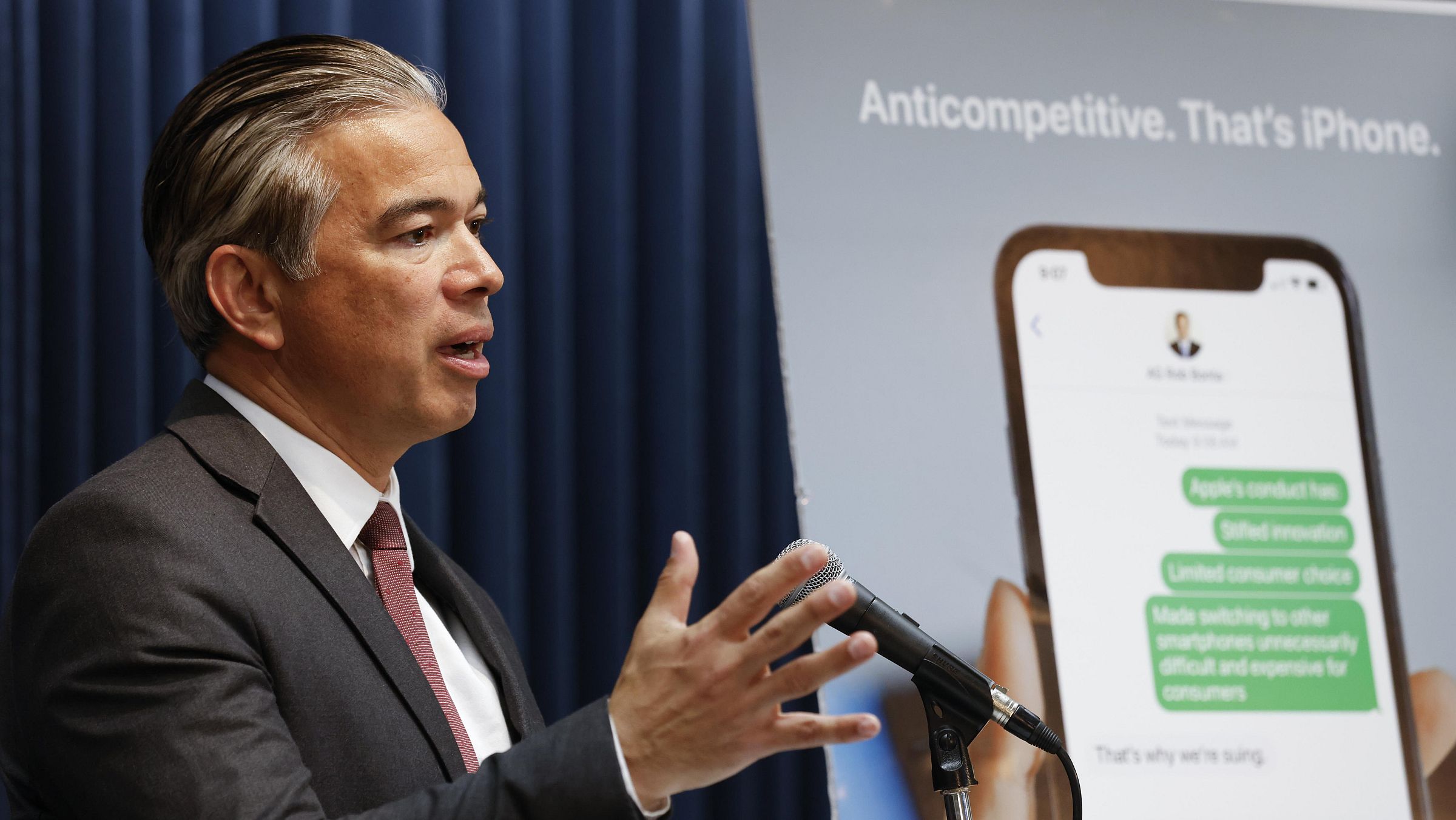 Rob Bonta, procurador-geral da Califórnia (em foto de 2024), criticou taxa de US$ 100 mil por vistos para trabalhadores estrangeiros qualificados.