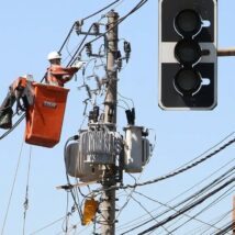 Segundo boletim de ocorrência, funcionário da Enel ligou energia emapenas 15 segundos após comerciante concordar em pagar R$ 2,5 mil Imagem referente a matéria