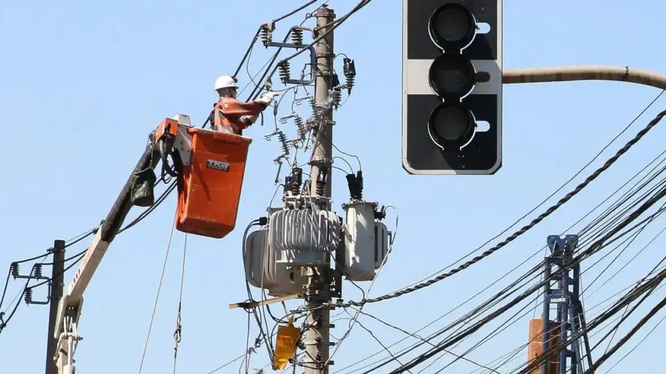 Segundo boletim de ocorrência, funcionário da Enel ligou energia emapenas 15 segundos após comerciante concordar em pagar R$ 2,5 mil