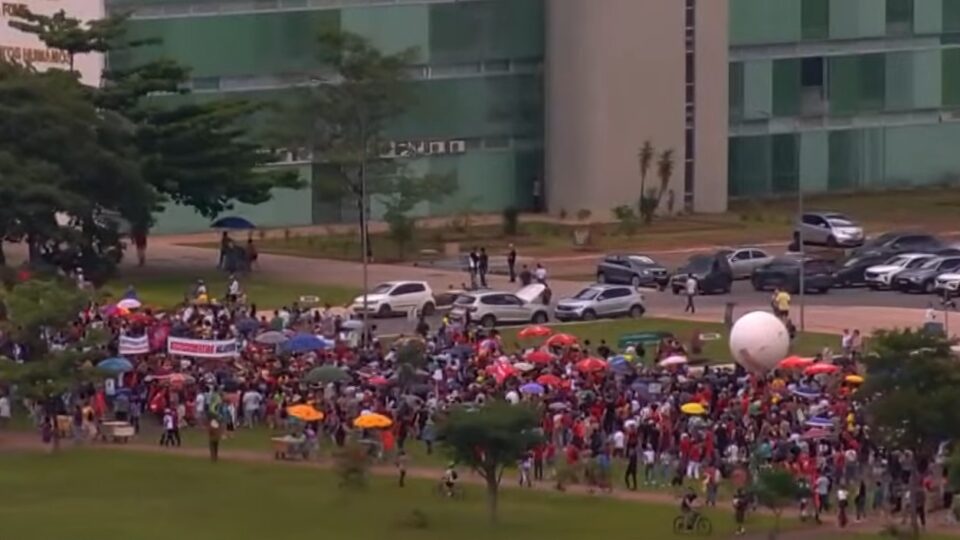 Militantes de esquerda fazem protestos em todo o país contra PL da dosimetria