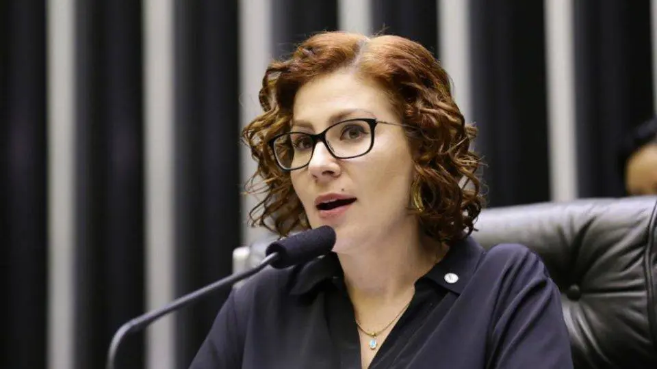 Renúncia de Carla Zambelli foi comunicada à Secretaria-Geral da Mesa Diretora da Câmara neste domingo (14)