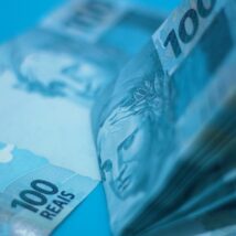 Selic alta desacelerou a economia, mas juros são consequência do excesso de gastos do governo. Imagem referente a matéria