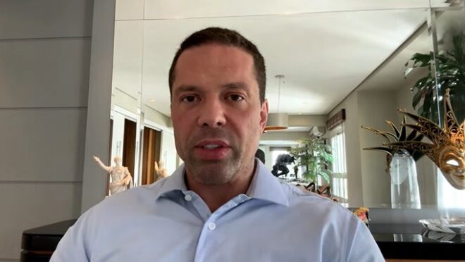 Advogado diz que Zambelli optou por renúncia para “sair em grande estilo”