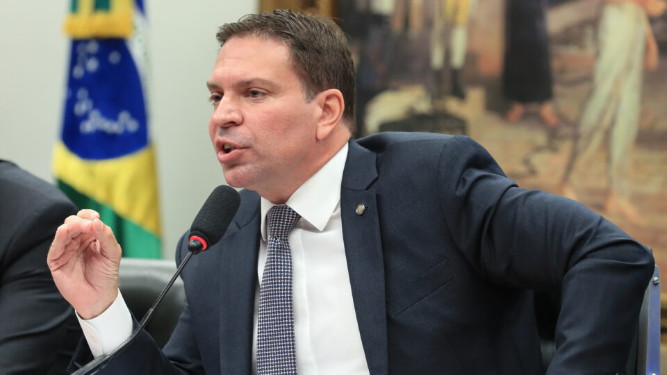 Diretor diz que PF investiga grupo que teria ajudado Ramagem a sair do país