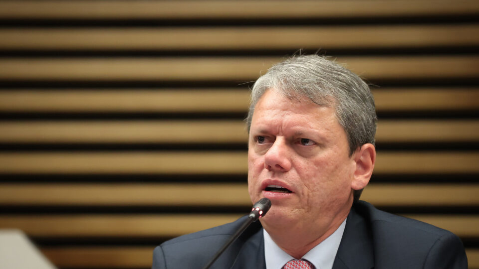 Tarcísio busca reconciliação com Moraes e diálogo com STF por prisão domiciliar de Jair Bolsonaro