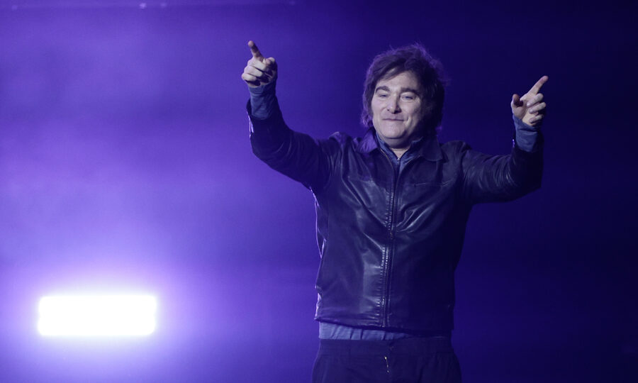 Mundo em foco: Com provocação ao Brasil, Milei lidera avanço da direita na região