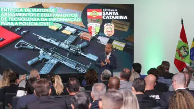 Entrega-de-armamentos-viaturas-e-equipamentos-de-tecnologia-a-Policia-Civil-de-SC