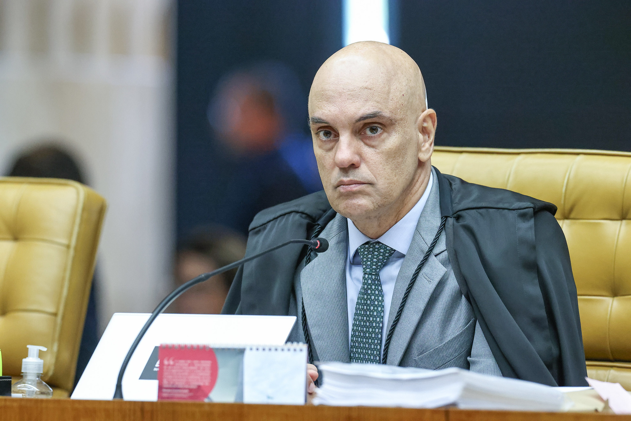 Por unanimidade, a Primeira Turma do STF condenou a 14 anos de prisão o homem que sentou na cadeira de Moraes no 8 de janeiro.