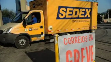 Greve dos Correios ocorre em meio a rombo bilionário e tentativa de empréstimo com garantia do Tesouro Nacional.