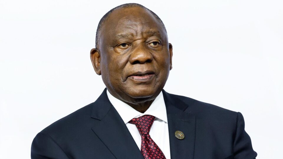 África do Sul faz operação em centro dos EUA para refugiados brancos e governo Trump reage: “Inaceitável”