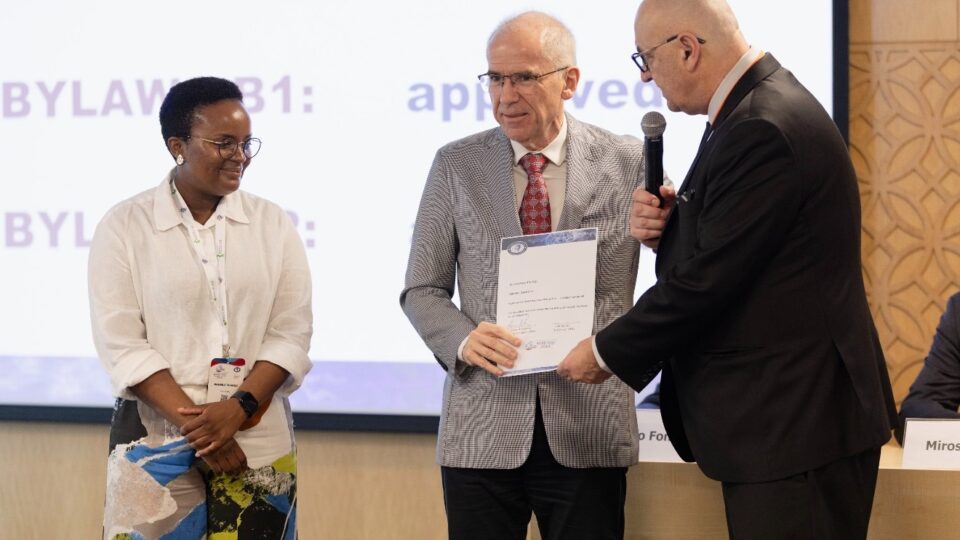 Saiba quem é o médico brasileiro que chegou ao comando da neurocirurgia mundial