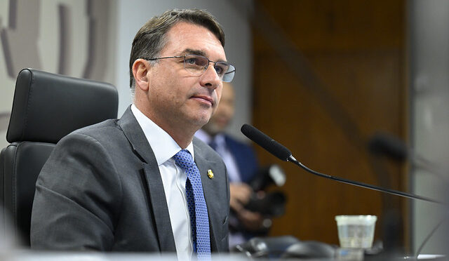 AtlasIntel: 3 em cada 4 eleitores de Bolsonaro concordam com indicação de Flávio