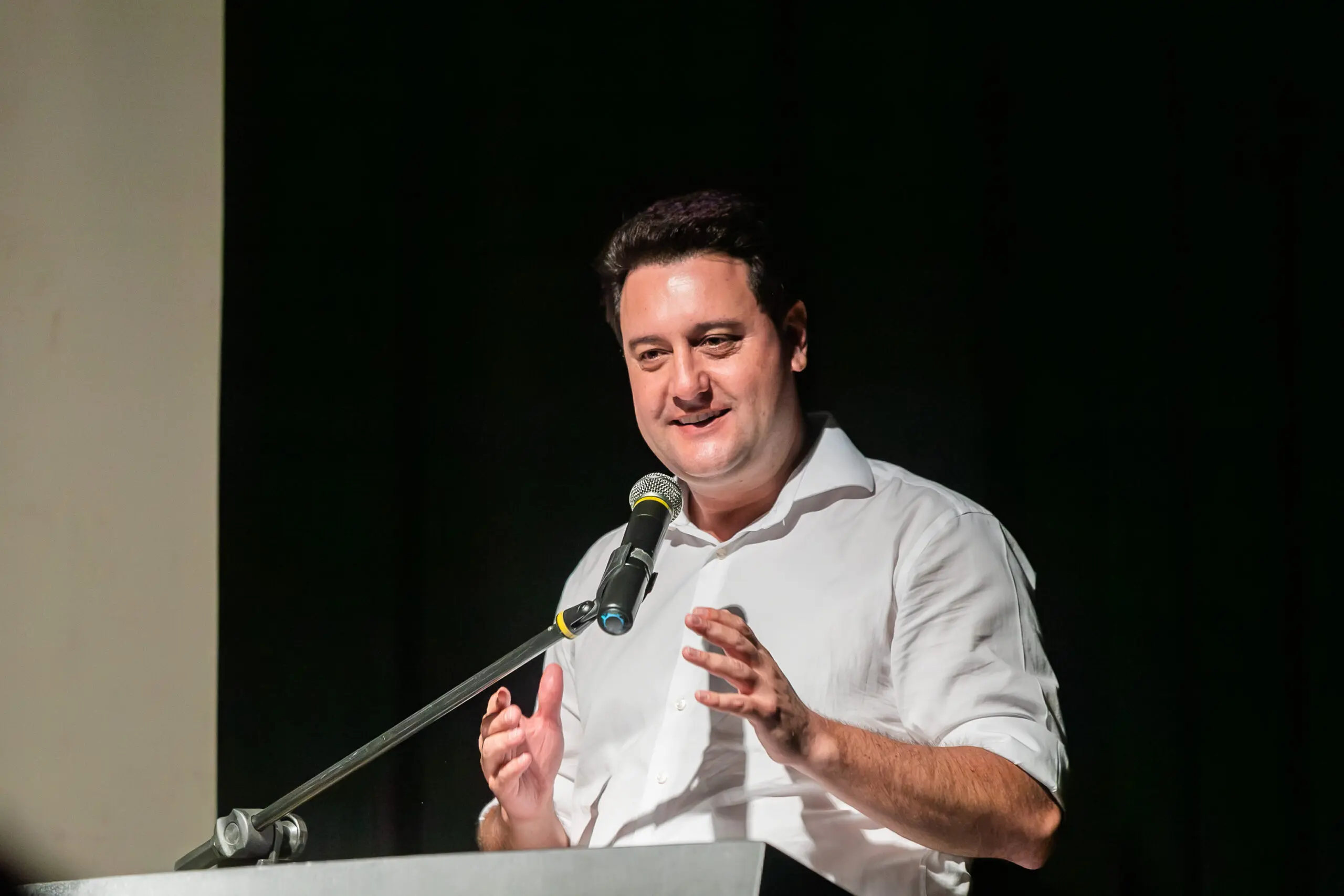 O governador do Paraná, Carlos Massa Ratinho Junior, destacou a importância estratégica de revisitar os fatos históricos para o planejamento estatal