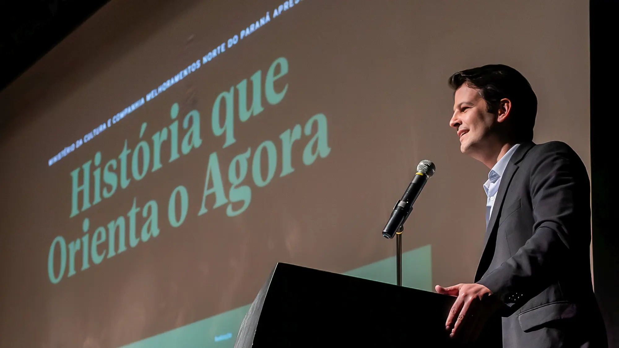 O prefeito de Curitiba, Eduardo Pimentel, ressaltou o legado dos pioneiros registrados nas páginas do jornal