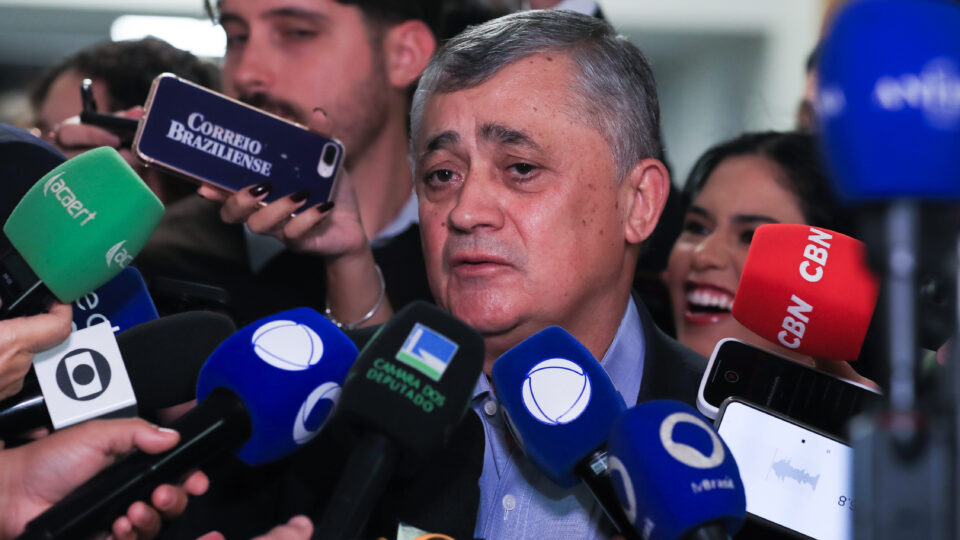 Líder do governo atribui embate entre Gleisi e Wagner sobre PL da dosimetria à “falta de diálogo”