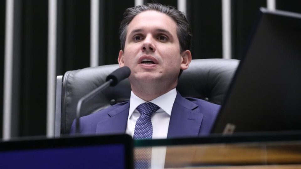Cassação de Ramagem e Eduardo Bolsonaro repercute no mundo político: “submissão” ao STF