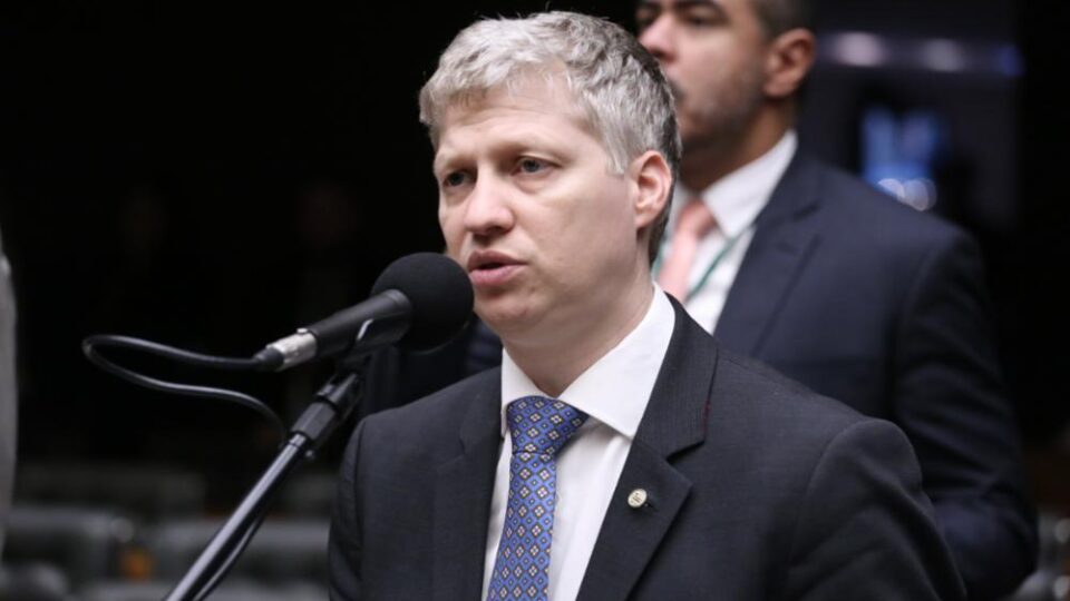 Novo volta a pedir convocação de Lulinha na CPMI do INSS