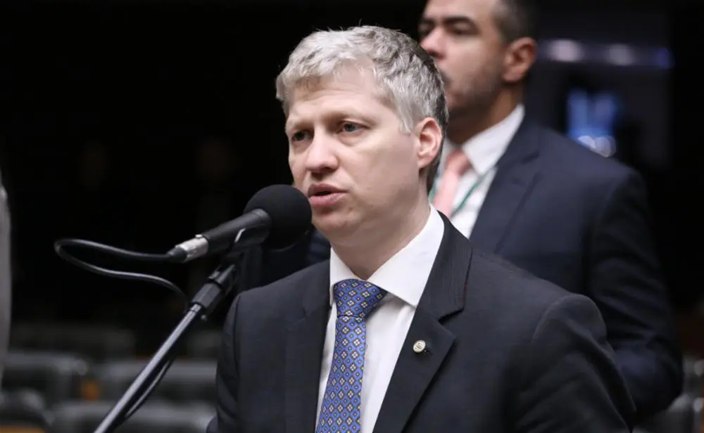 Novo volta a pedir convocação de Lulinha na CPMI do INSS