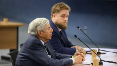 Augusto Heleno e seu advogado, Matheus Milanez, no julgamento da ação penal nº 2.668 (núcleo 1).