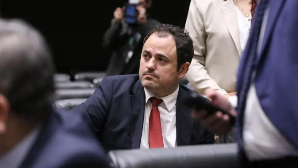 Glauber diz que pesquisas internas indicam preferência da militância do PSOL a seu nome para governador.