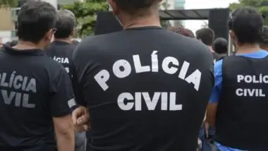 Deputados do Rio de Janeiro derrubaram o veto de Castro e retomaram a "gratificação faroeste" a policiais civis.