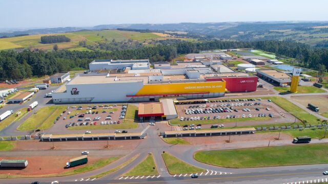 Cooperativa no oeste do Paraná exporta para 100 países e faturou R$ 20 bilhões em 2024.