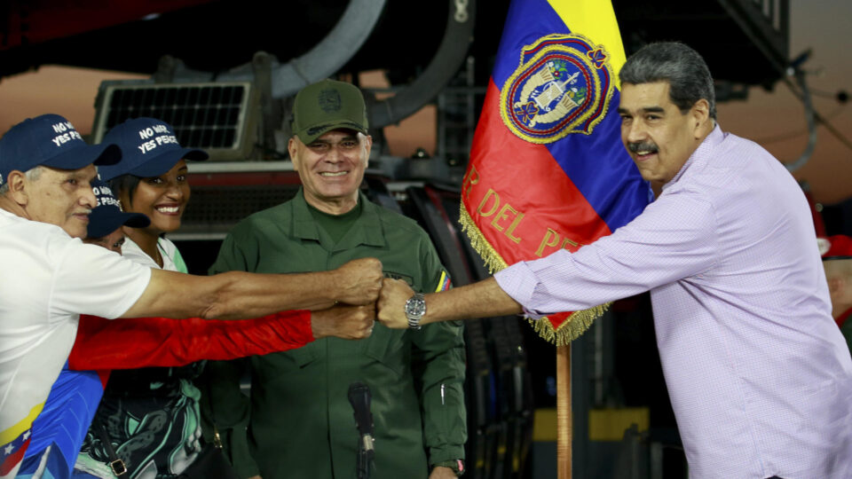 Maduro cria Nobel alternativo e dá o prêmio a si mesmo: “Arquiteto da paz”