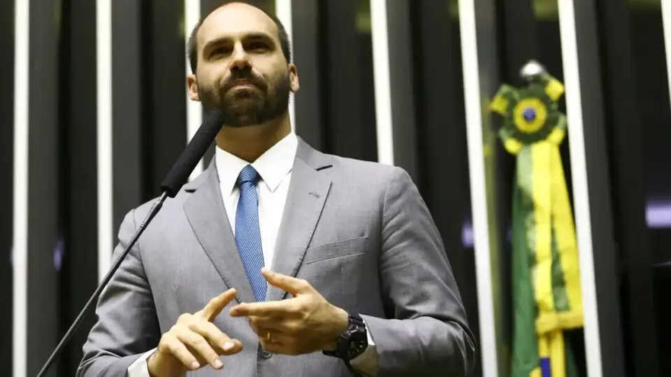 Eduardo Bolsonaro diz que continuará sua atuação internacional apesar da perda do mandato.