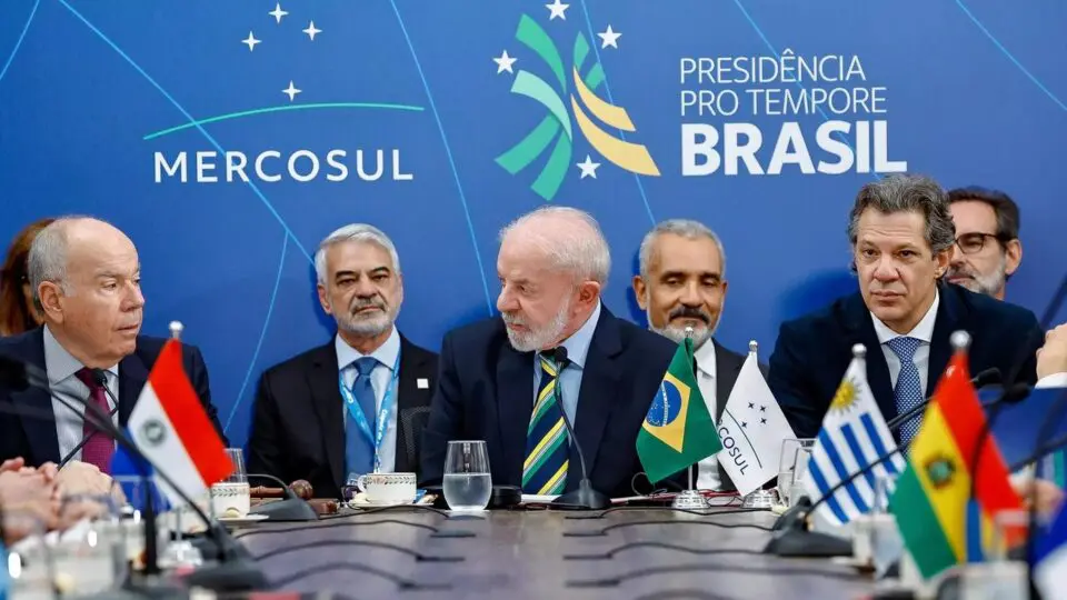 Líderes sul-americanos elevam o tom contra Maduro e pedem restauração democrática. Lula não assina comunicado.