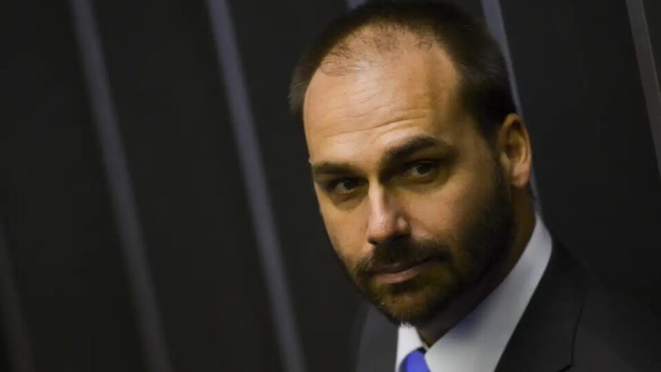 Eduardo Bolsonaro critica retirada de sanções contra Alexandre de Moraes