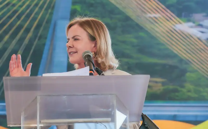 Gleisi Hoffmann, ministra das Relações Institucionais.