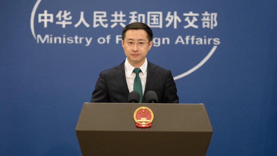 China diz que EUA “violam o direito internacional” ao apreender petroleiros da Venezuela