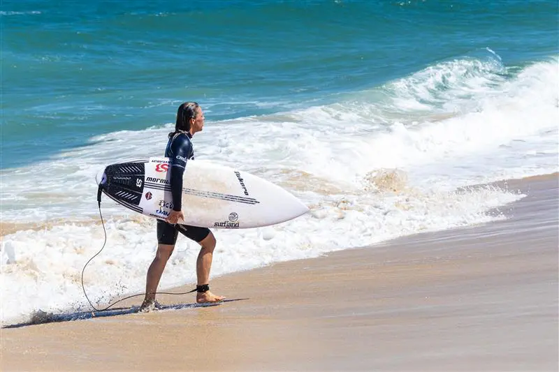 O Litoral Sul de Santa Catarina reúne condições naturais raras para a formação de ondas gigantes e passa a integrar oficialmente a rota brasileira do big surf.