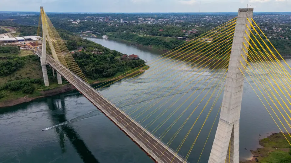 Segunda ponte entre Brasil e Paraguai em Foz do Iguaçu.