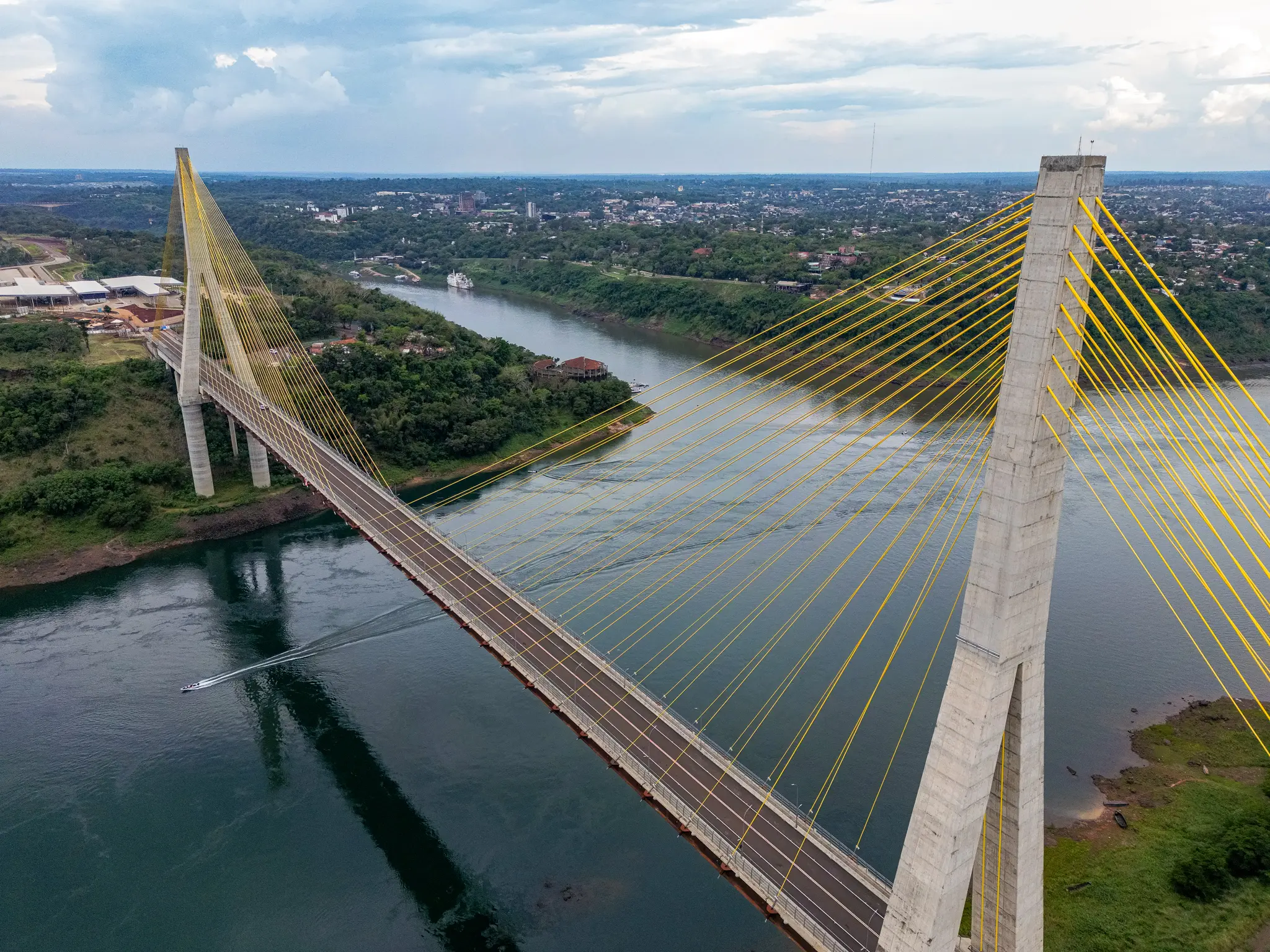 Segunda ponte entre Brasil e Paraguai em Foz do Iguaçu.