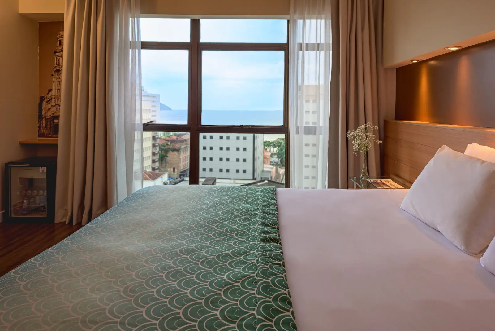 Conforto, acolhimento e bem-estar: quartos pensados para transformar o descanso em parte essencial das férias.