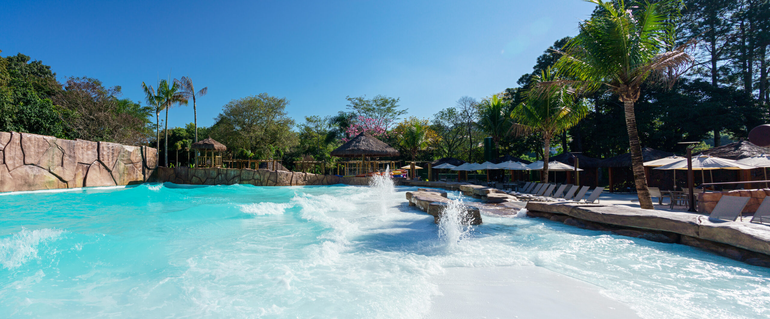 Férias de verão que se transformam em memórias inesquecíveis, com conforto, lazer e experiências únicas nos destinos mais desejados do Brasil.