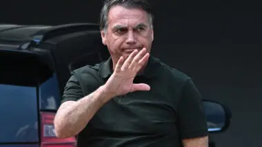 Bolsonaro envia bilhete ao portal Metrópoles cancelando entrevista.