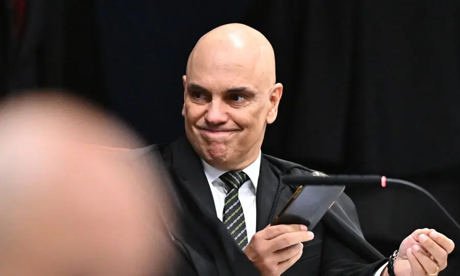 Reportagem revelou que Moraes se reuniu com Galípolo para tratar do caso Master.