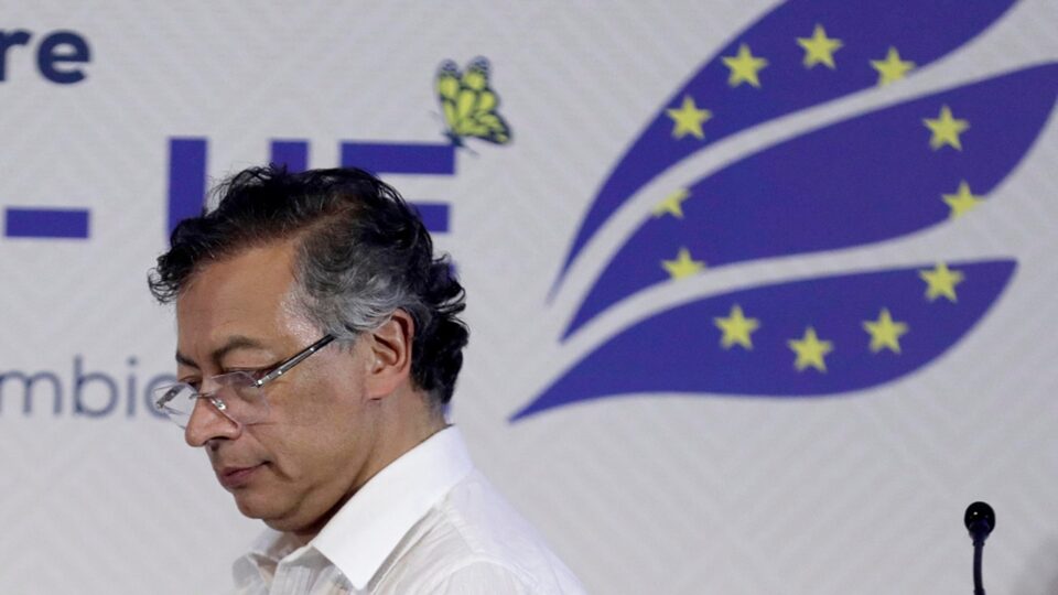 Petro declara emergência econômica na Colômbia após aumento de impostos ser rejeitado