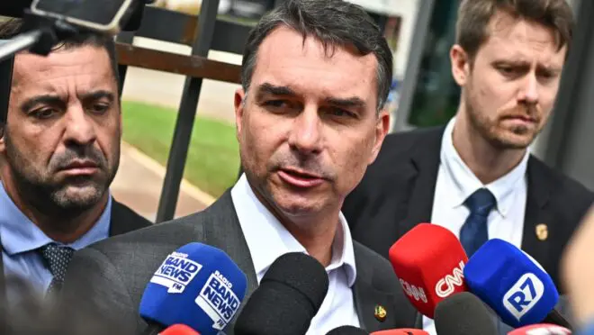 Flávio usou viagem aos EUA para se mostrar como pré-candidato
