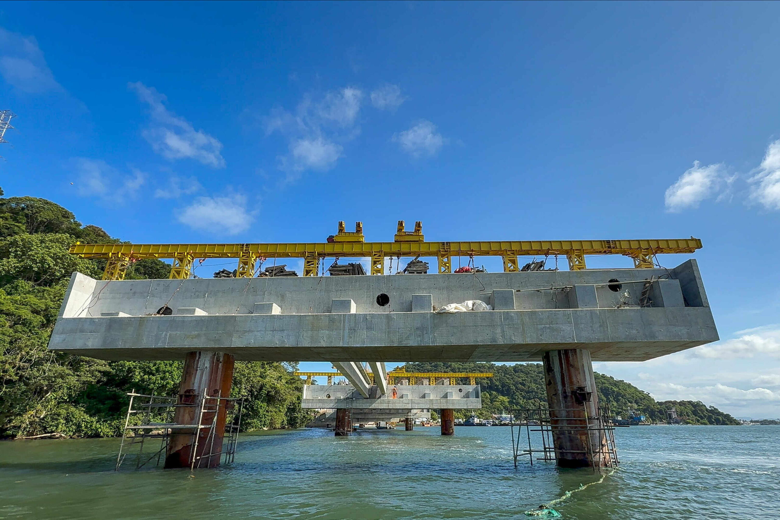 Obra da Ponte de Guaratuba avança e se consolida como uma das principais intervenções de infraestrutura do litoral do Paraná, ampliando a mobilidade e a integração entre municípios.