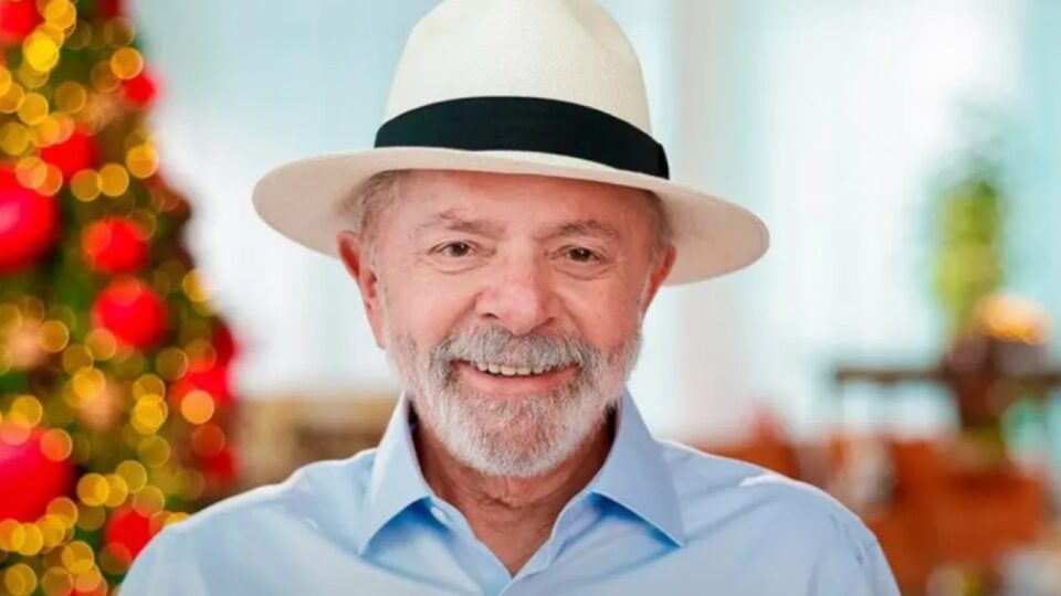 Lula convoca rede nacional de TV e rádio para pronunciamento de Natal