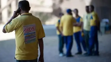 Sindicatos ligados aos Correios pedem manutenção de benefícios e instituição de "vale-peru".