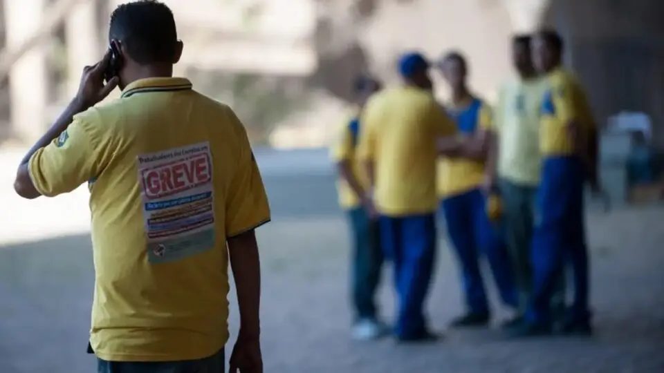 Sindicatos ligados aos Correios pedem manutenção de benefícios e instituição de "vale-peru".