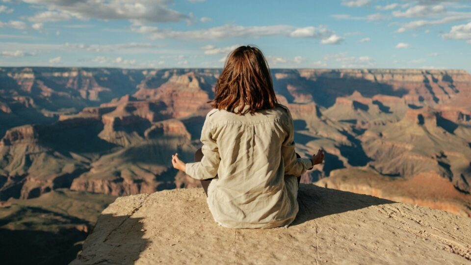 Desacelerar é um ato de coragem: reflexões sobre a sociedade do cansaço