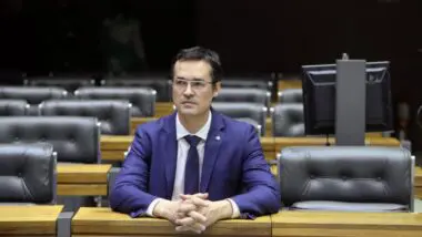 Deltan Dallagnol, Cristina Graeml e Ratinho Junior disputam as duas cadeiras do Senado Federal pelo Paraná.