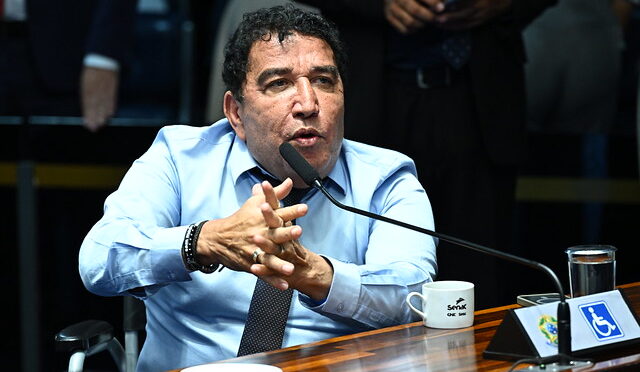 Senador pede suspensão do recesso para apurar denúncias envolvendo Moraes e Banco Master