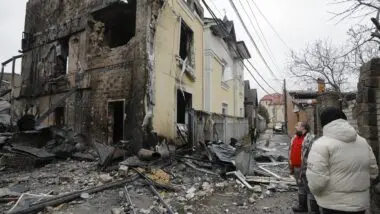 Ataque da Rússia contra Kiev deixou ao menos duas pessoas mortas e outras 44 feridas na madrugada deste sábado (27).