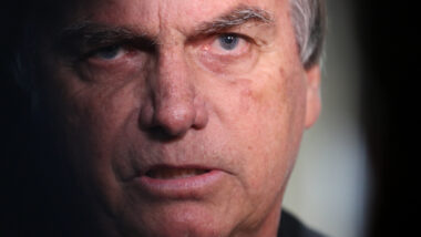 Médicos também afirmaram que Bolsonaro teve nova crise de pressão alta durante procedimento e enfrenta quadro de apneia do sono severa. Imagem referente a matéria